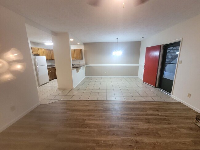 Building Photo - 2 bedroom Ground Floor!