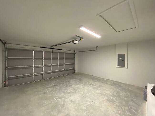Building Photo - Custom Home - Desirable SE Ocala Neighborh...