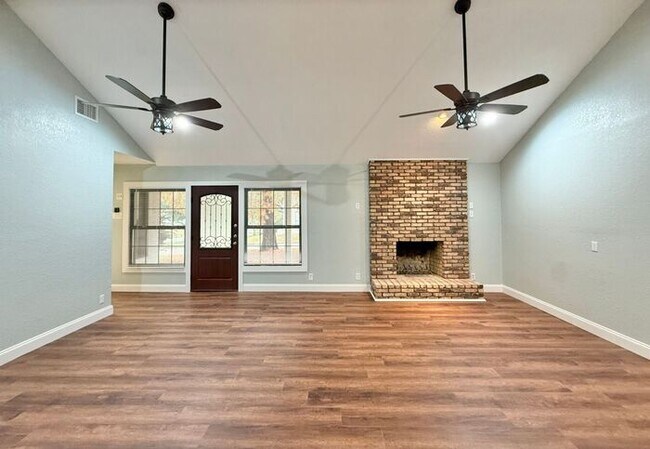 Building Photo - Tour Today! 3 Bed 2 Bath in Tyler!