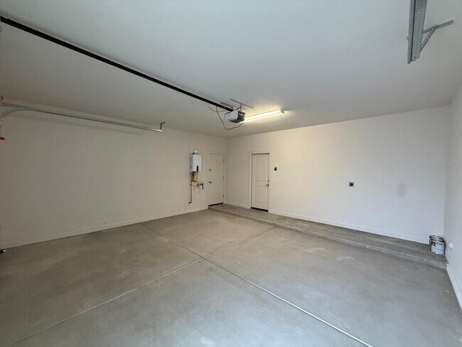 Building Photo - 624 N Vine St