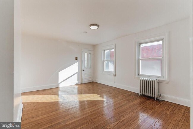 Building Photo - 1022 N 5th St