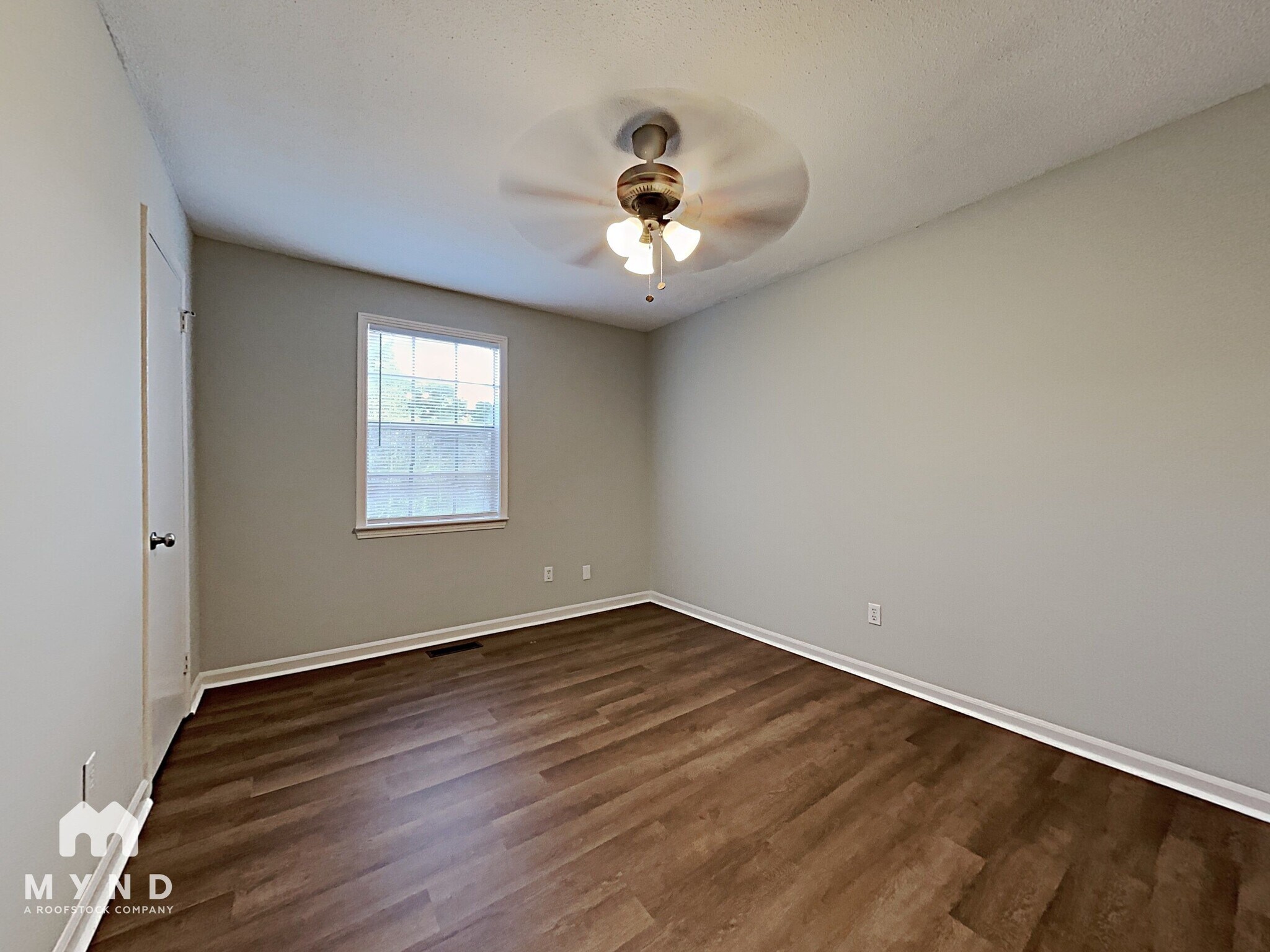 Building Photo - 2624 Garry St