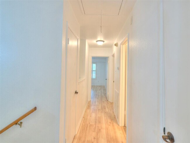 Building Photo - 1141 Country Pl Dr