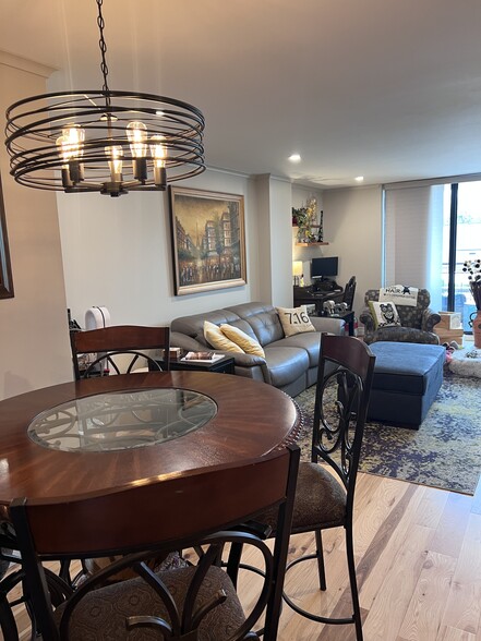 Building Photo - 200 Lakefront Blvd