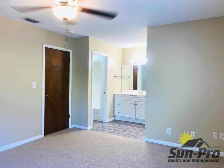 Building Photo - 136 Pine Cone Trl