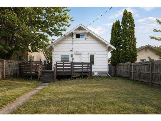 Building Photo - 3754 Dupont Ave N