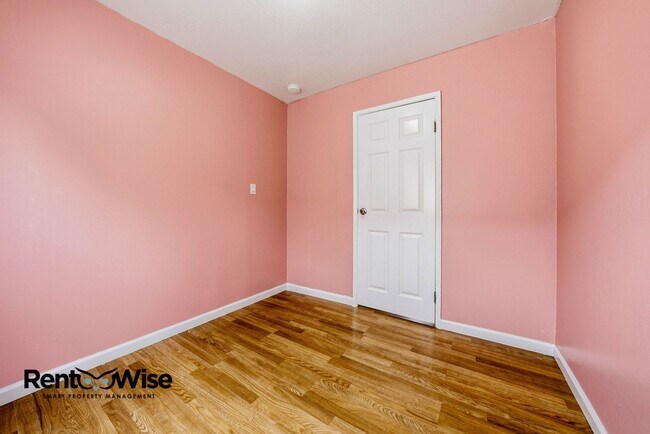 Building Photo - 657 Hurlingame Ave