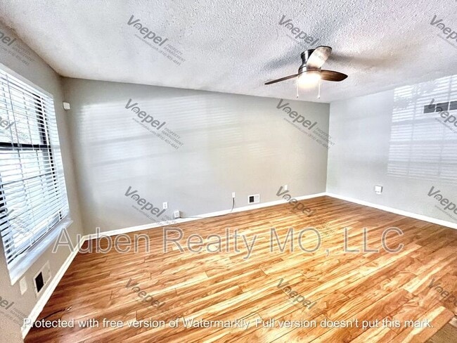 Building Photo - 1711 SW Skyline Dr