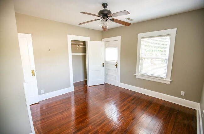 Building Photo - Home with Beauty, Character and Great LOCA...
