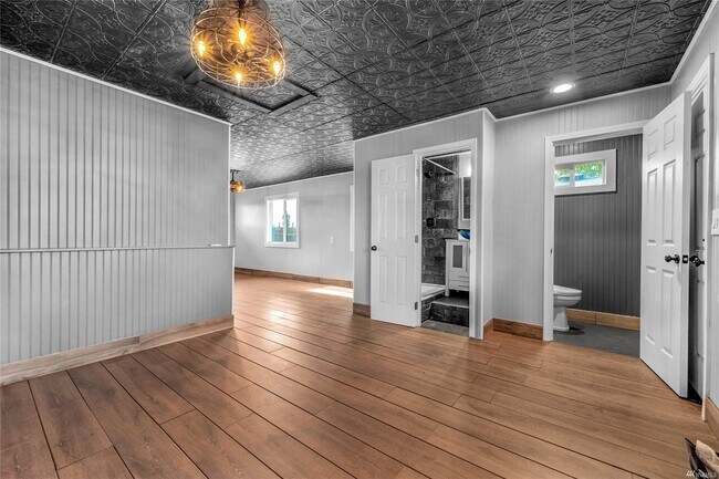 Building Photo - 10221 16th Ave E