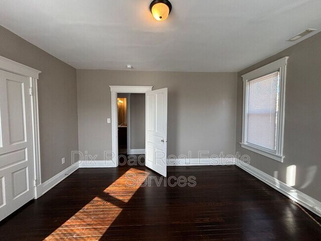 Building Photo - 810 Sunset Ave