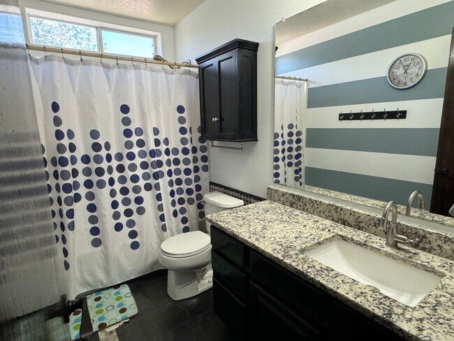 Building Photo - 4 Bedroom, 3 Bathroom Home in Tijeras, NM