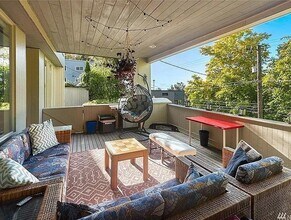 Building Photo - 1038 Lakeview Blvd E