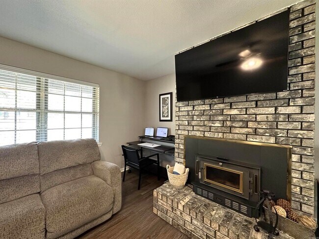 Building Photo - 6503 Chaparral St