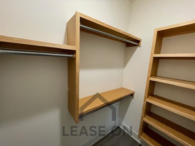 Building Photo - 1753/55 Hickory