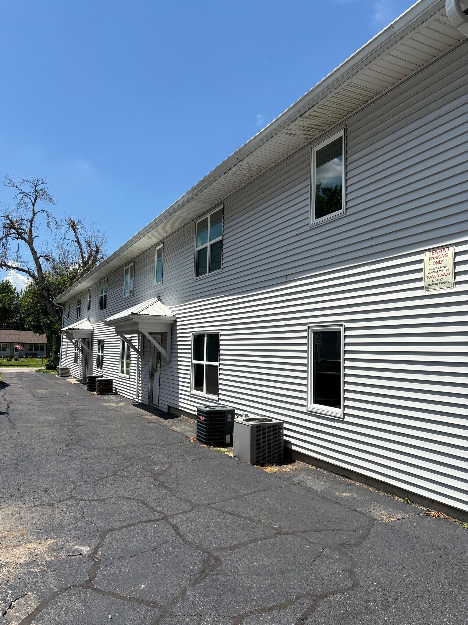 Building Photo - 1606 Oakland Rd NE