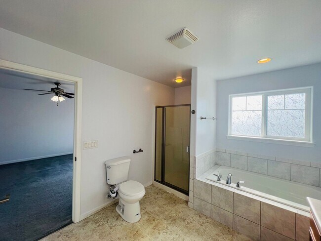 Building Photo - 4 Bedroom 2.5 Bathroom Home w/ Garage In Ferndale!