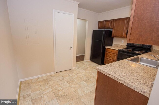 Building Photo - 804 College Ln