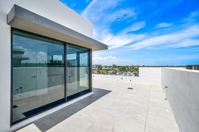 Building Photo - 11505 Old Ocean Blvd