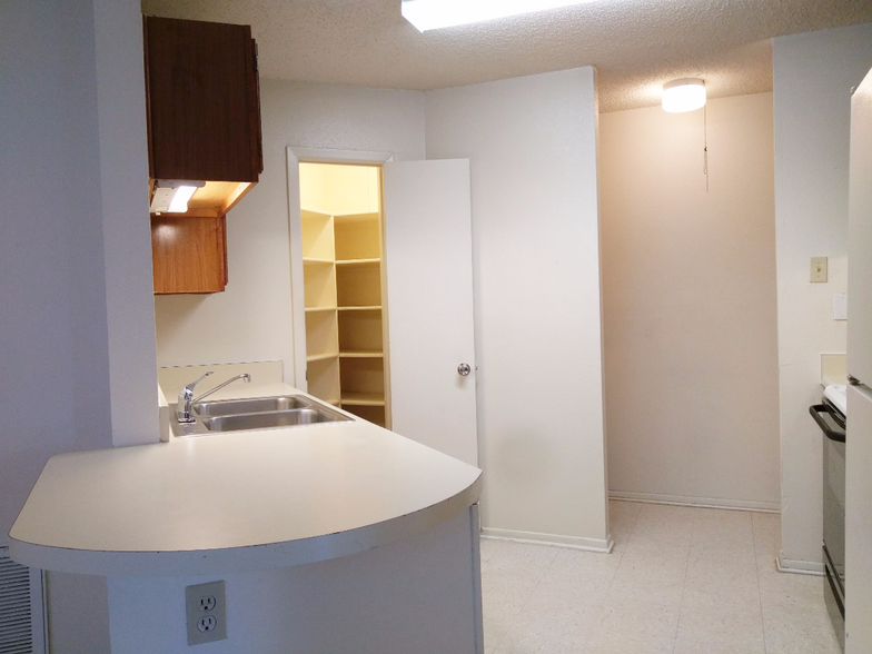 Kitchen, Pantry, Laundry Area - 2521 Corian Glen Dr