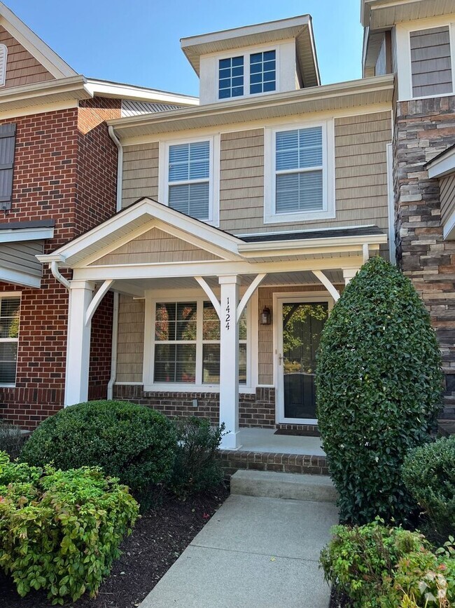 Building Photo - Charming 2BR/2.5BA Townhome in Villages of...