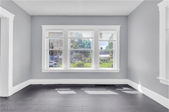 Building Photo - 3150 W 46th St