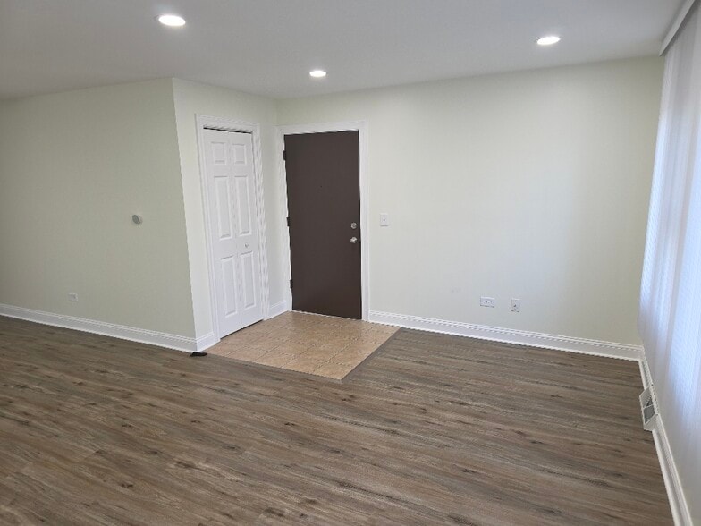 living/dining room - 826 E Capri Dr