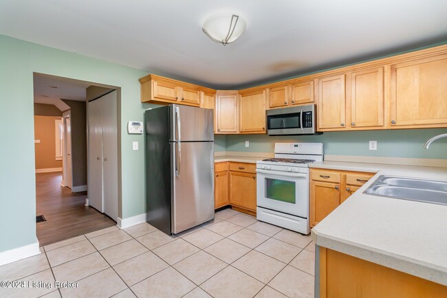 Building Photo - 248 Kennedy Ave