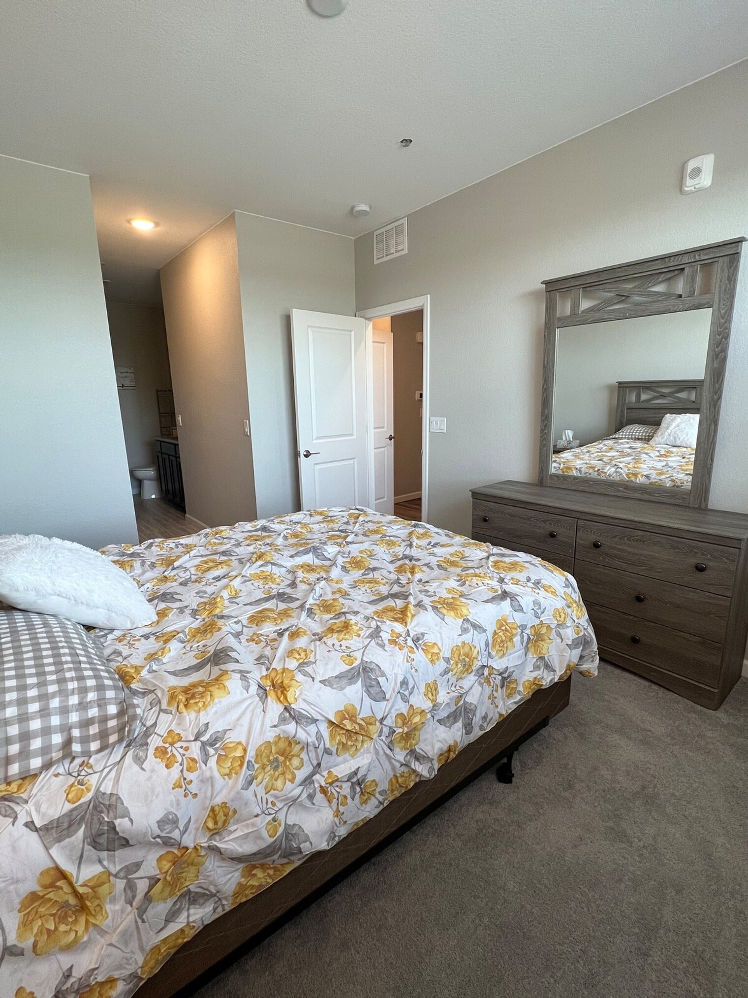 Building Photo - 1801 S Dunkirk St