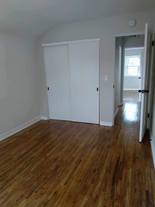 Building Photo - 217 W Cass St