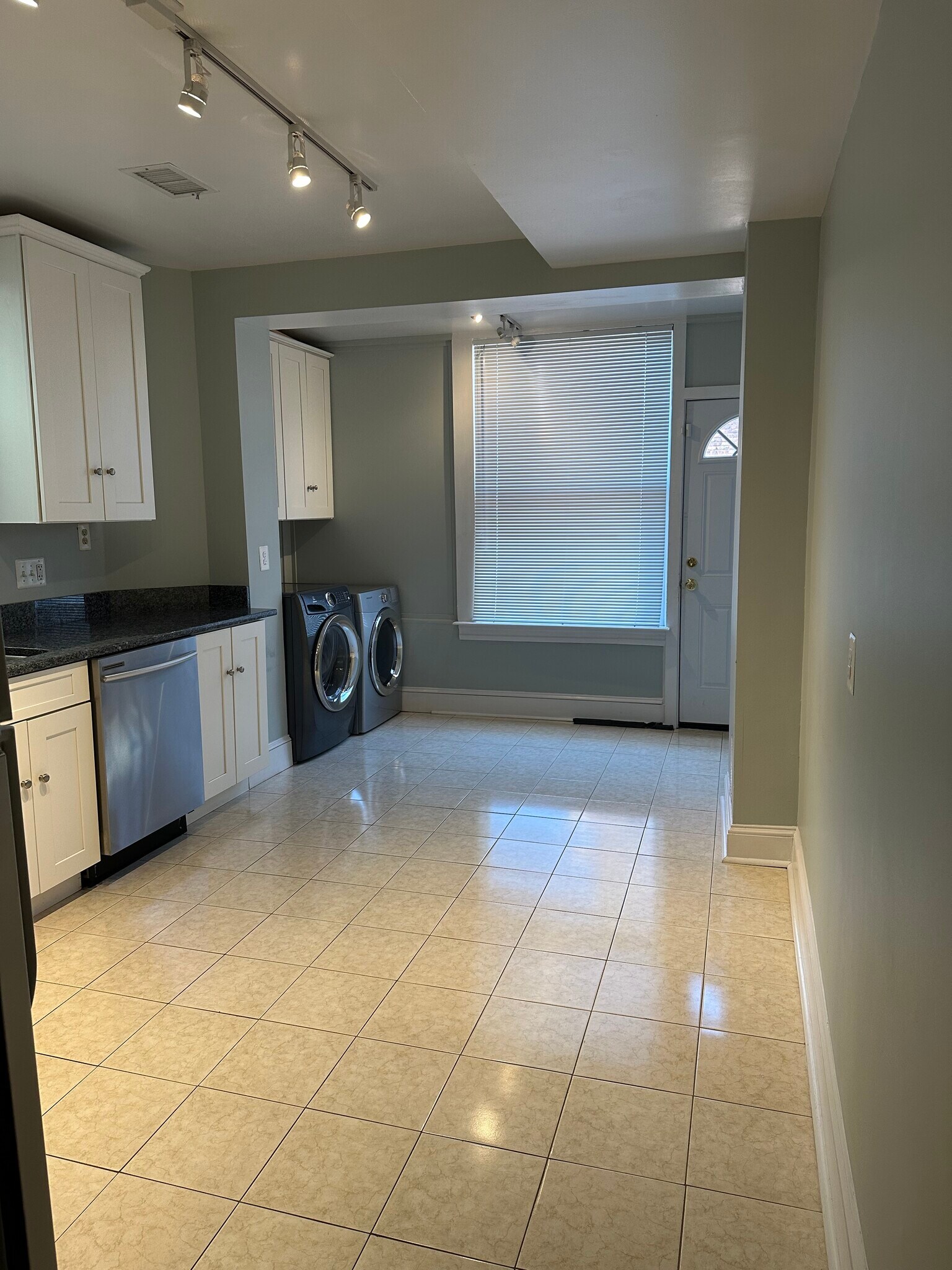 Building Photo - 120 3rd St NE