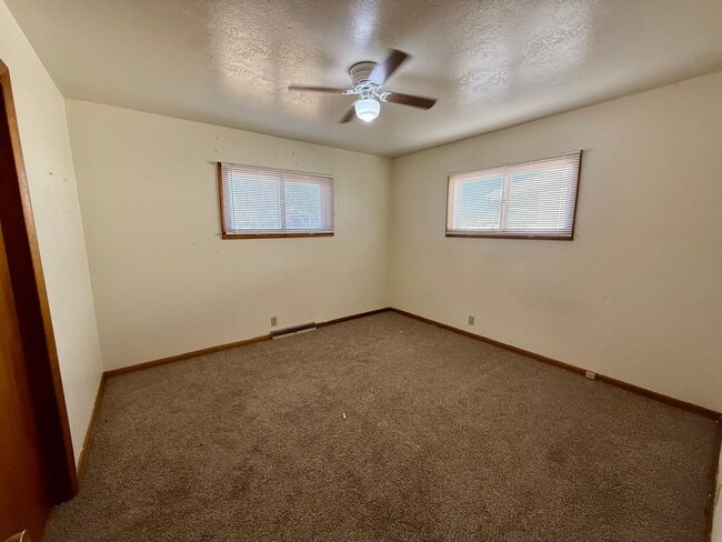 Building Photo - Quick Move In! 6 Month Lease Special! 3 bedroom, 1.5 Bath Home with attached garage in Loveland, CO