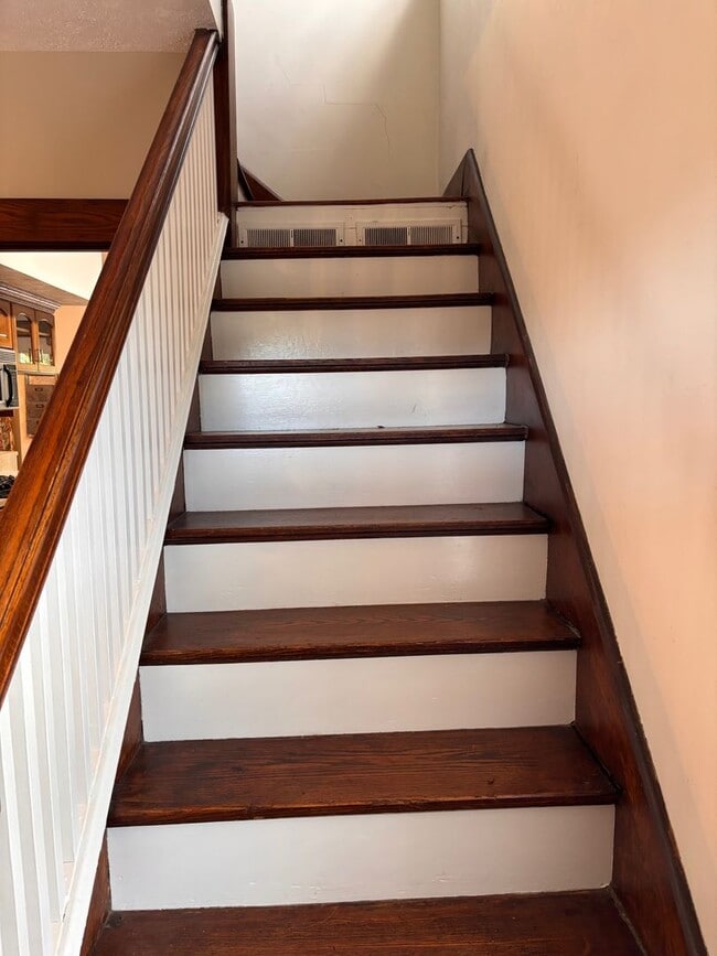 Building Photo - Single Family Home located within Minutes of both Hospitals. - 3 Bedrooms, 1 Bathroom and 1 Car G...