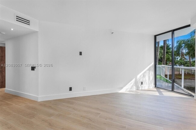 Building Photo - 3610 Yacht Club Dr
