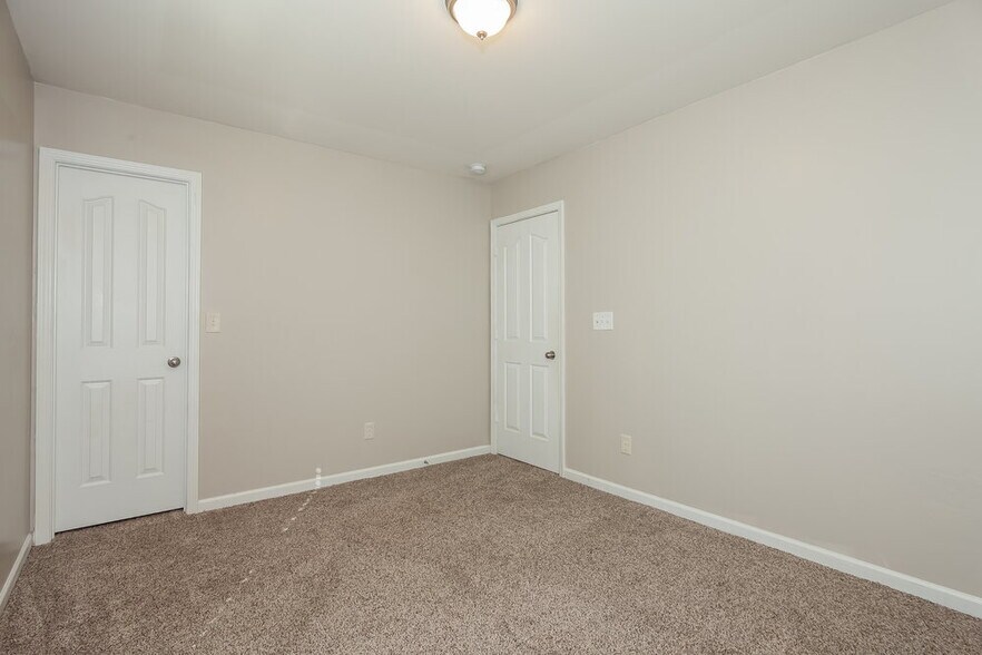 Building Photo - 7913 Bushy Creek Dr