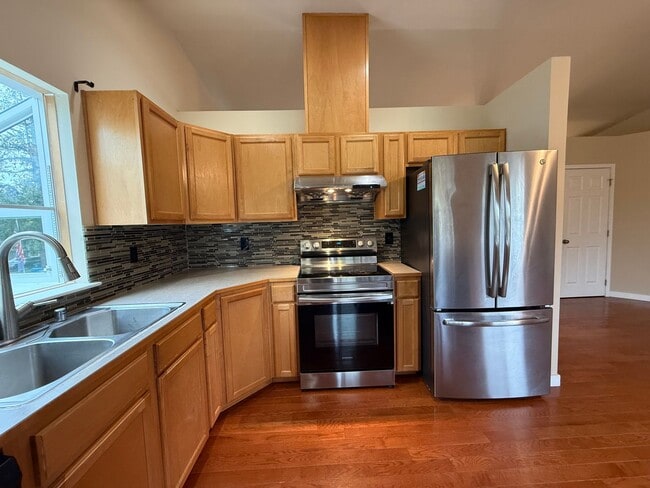 Building Photo - Beautiful Split-Entry 4 Bed 3 Bath Home Fully Fenced Yard