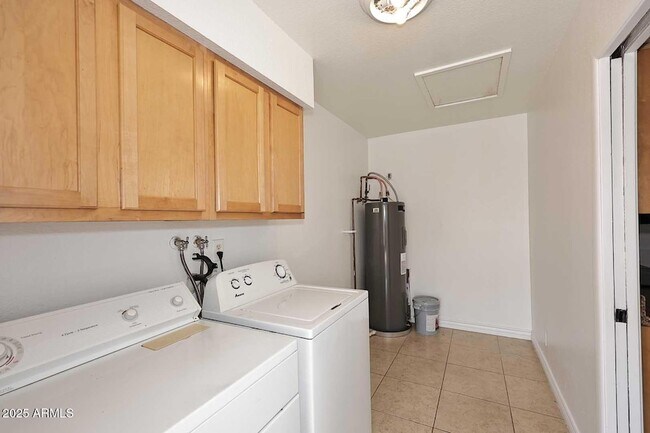 Building Photo - 617 E Calle Bolo Ln