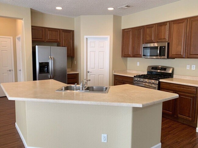 Building Photo - 229 Loma Linda Loop NE