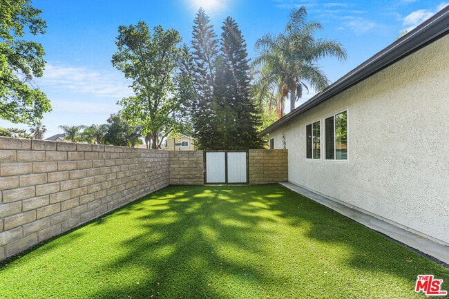 Building Photo - 9200 Wystone Ave