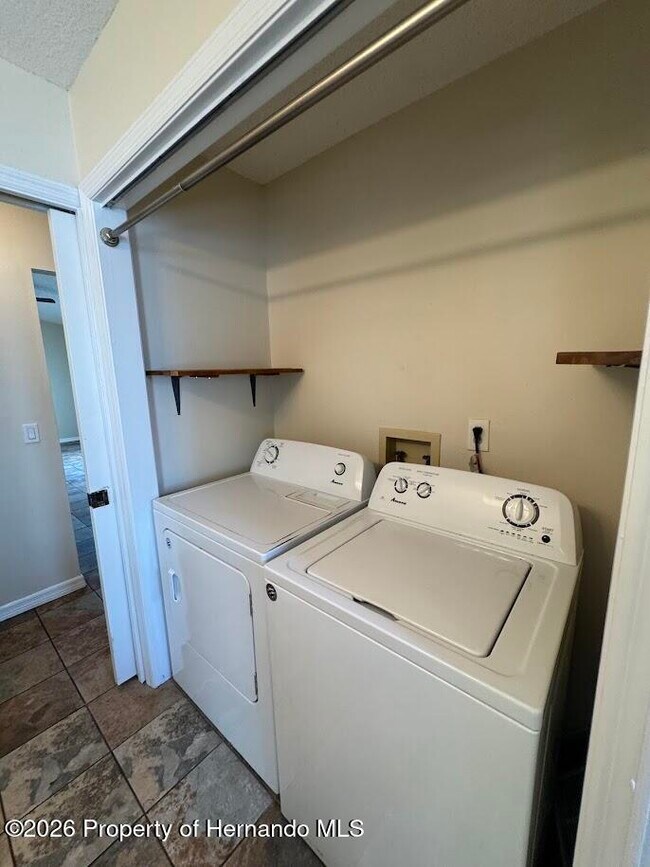 Building Photo - 5317 Woodridge Ln