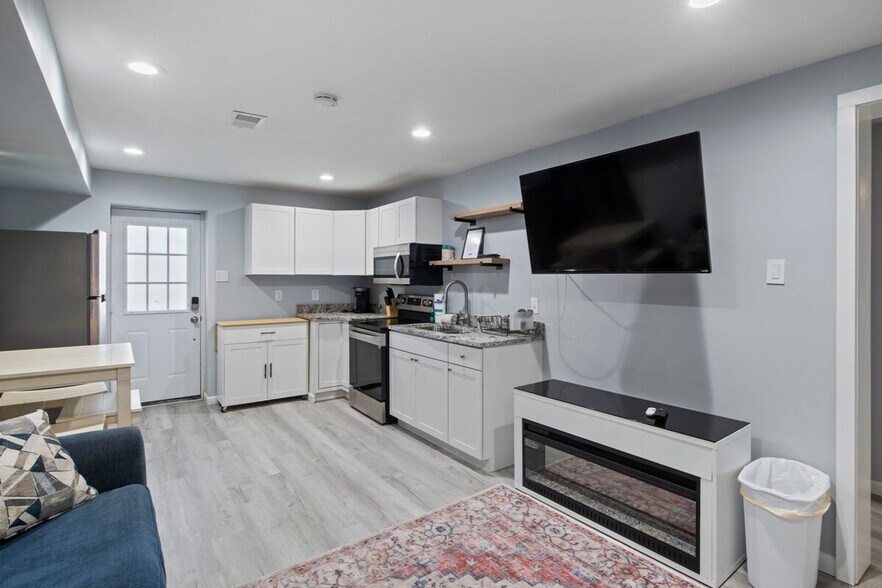 Building Photo - 229 S Peters Rd