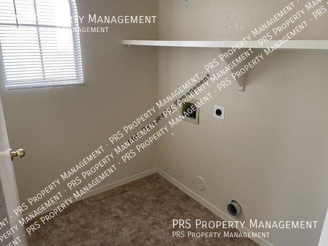 Building Photo - 324 W Colt Rd