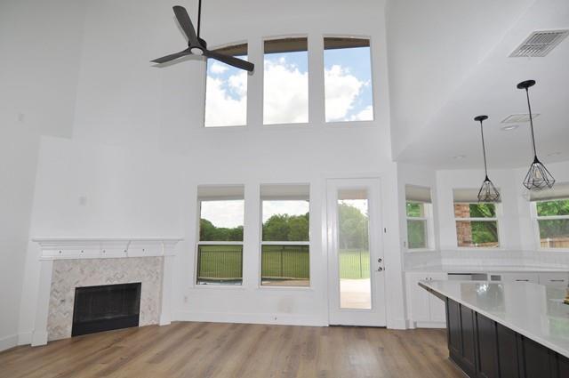 Building Photo - 3812 Lakeway Dr