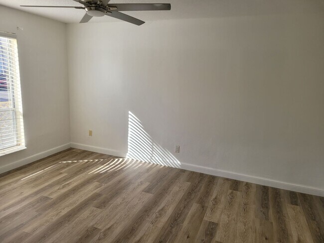 Building Photo - FOR RENT!!! BEAUTIFUL AND SPACIOUS 1 BED 1 BATH CONDO (MOVE IN SPECIAL)...