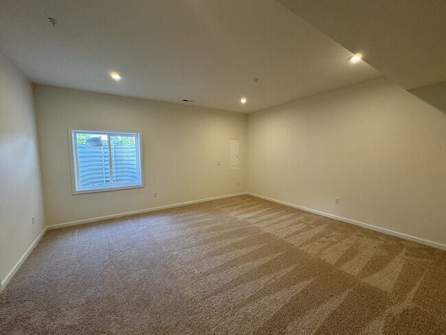 Building Photo - Moon Township