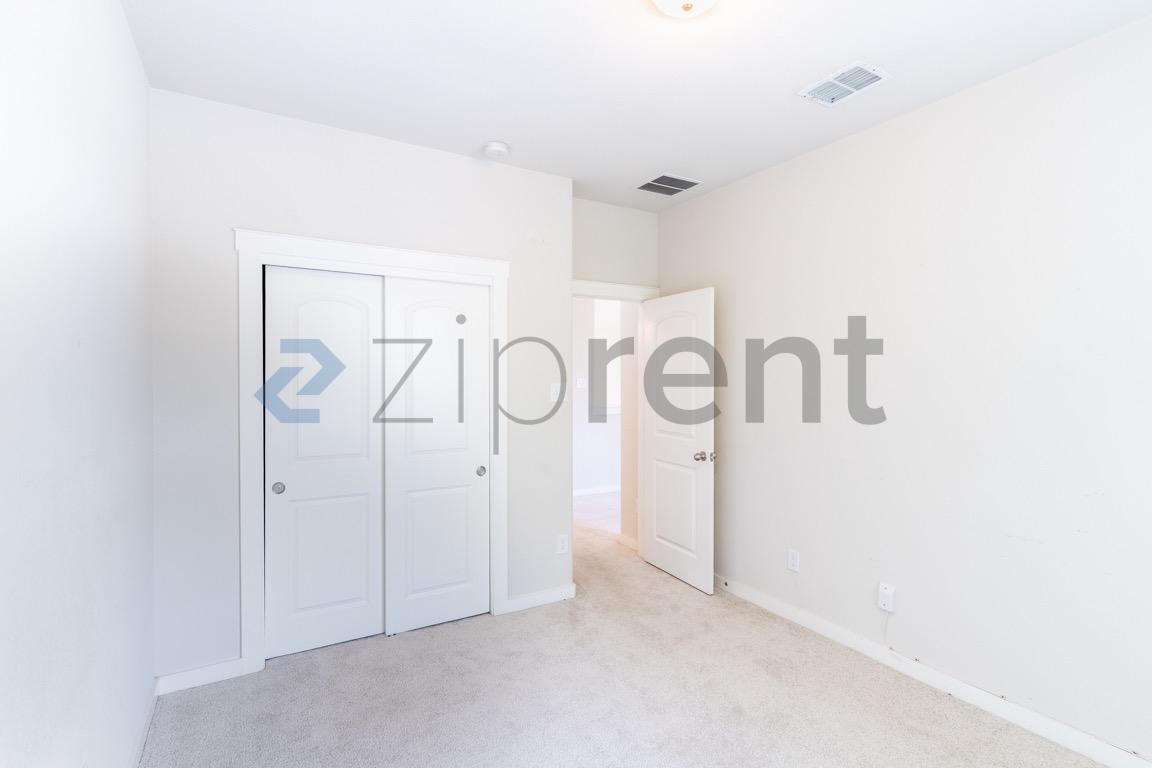 Building Photo - Unit 28