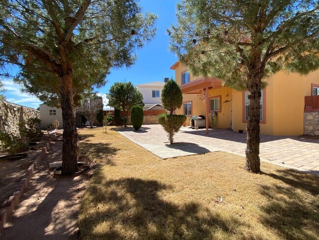 Building Photo - EASTSIDE HOME FOR RENT
