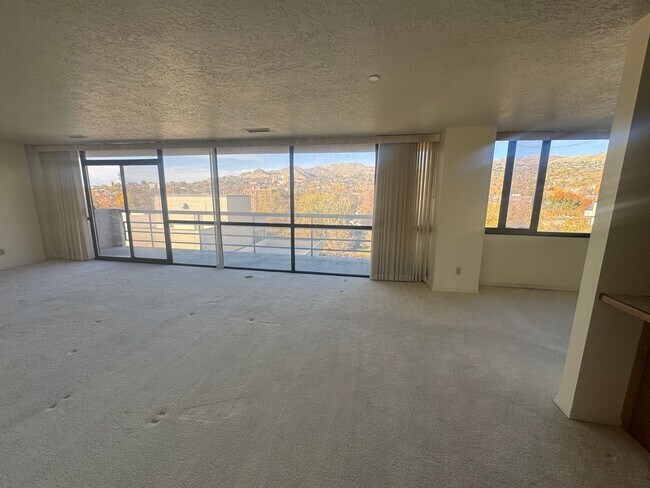 Building Photo - Beautiful Condo in Prime SLC location!