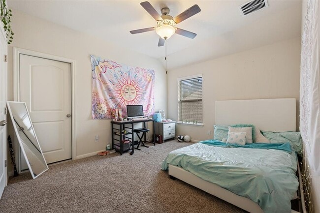 Building Photo - 2844 Coral Valley Dr