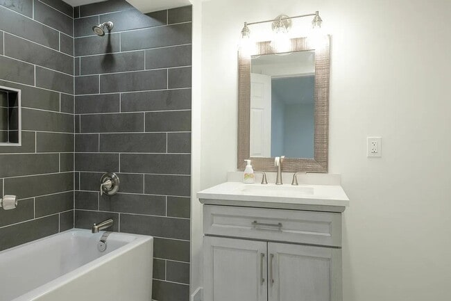 Building Photo - 3bd/2ba Seattle Home